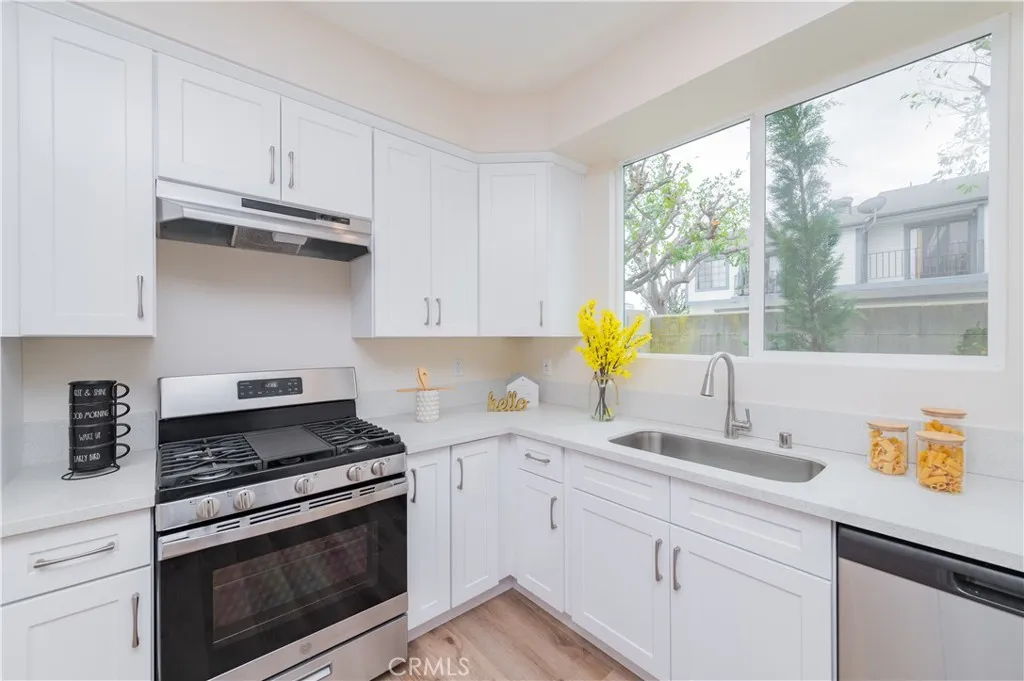 11237 Gladhill Road 11, Whittier, California 90604 home-pic-27